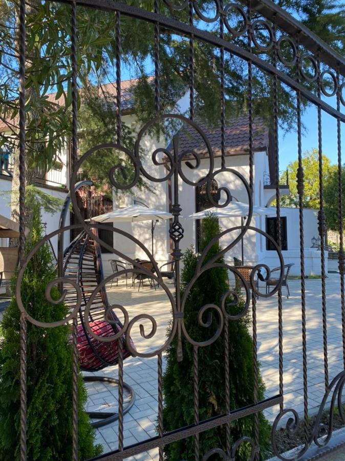 Hotel Old Pitius Pizunda Bagian luar foto
