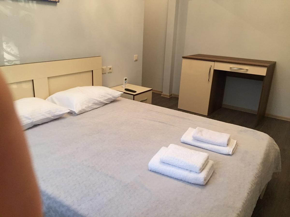 Hotel Old Pitius Pizunda Bagian luar foto