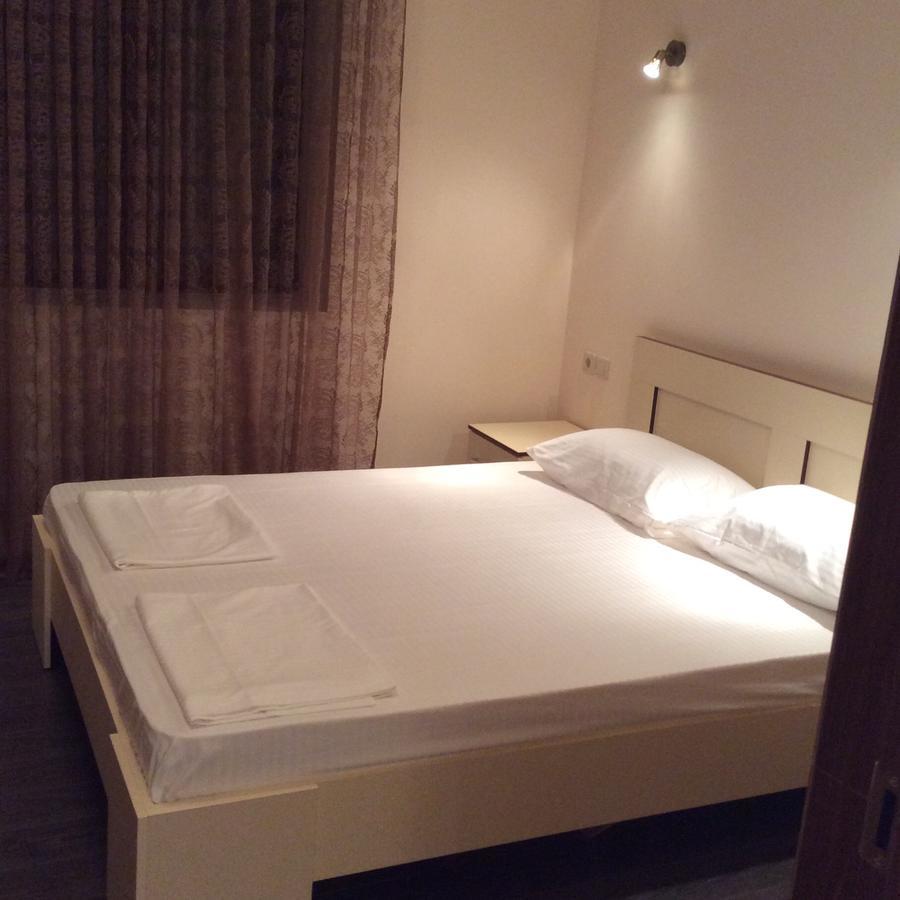 Hotel Old Pitius Pizunda Bagian luar foto
