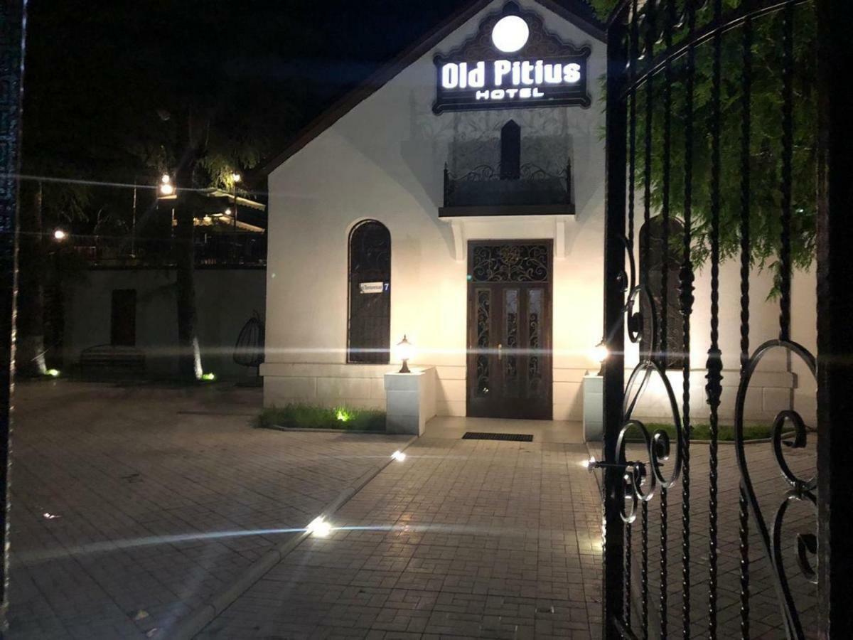 Hotel Old Pitius Pizunda Bagian luar foto
