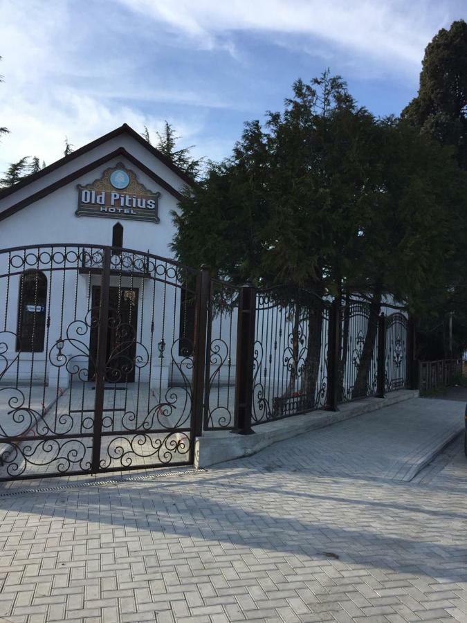 Hotel Old Pitius Pizunda Bagian luar foto