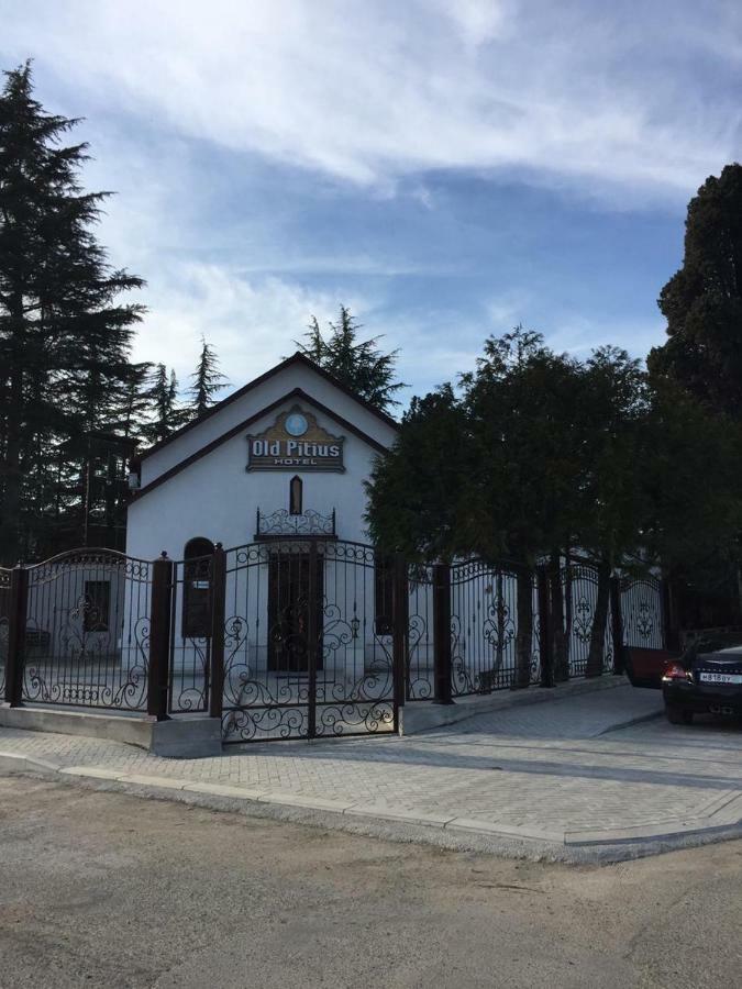 Hotel Old Pitius Pizunda Bagian luar foto