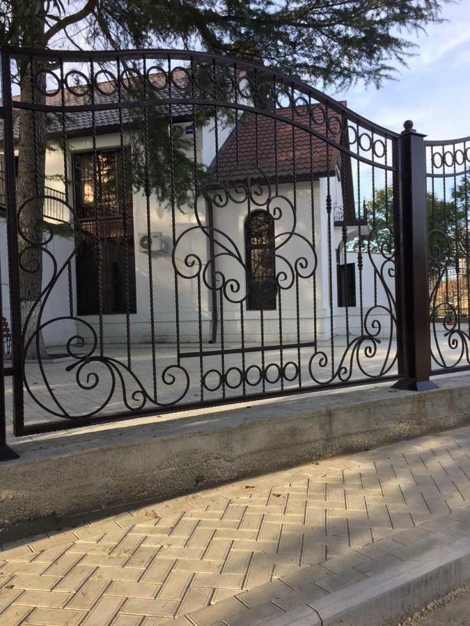 Hotel Old Pitius Pizunda Bagian luar foto